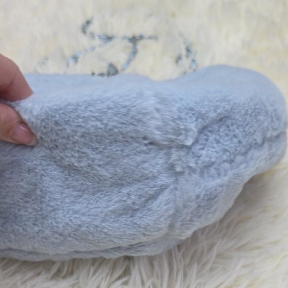 Geirness Norwegian Luxurious Light Blue Faux Fur Shoulder Bag - Picture 6 of 9